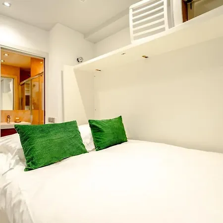 Kelly's Nest Heart Of Town Shellter-rentals Saint-Tropez