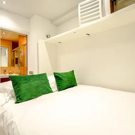 Kelly'S Nest Heart Of Town Shellter-Rentals *